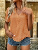 Jillian - Blouse élégante à manches courtes, col en V, œillets et détails en dentelle