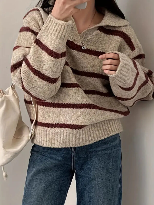 Vera - Pull rayé à col en V – Image 4