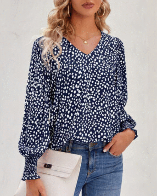 Maureen - Blouse élégante imprimée avec col en V et manches bouffantes – Image 4