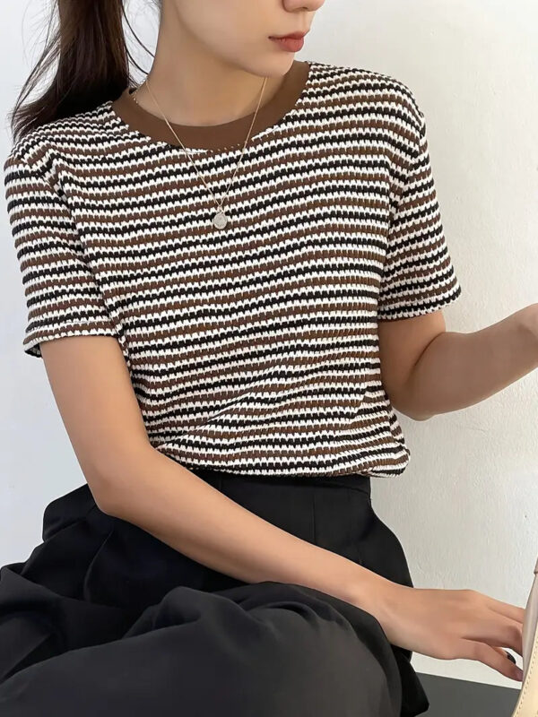 Margot - T-shirt col rond à motif rayé – Image 2
