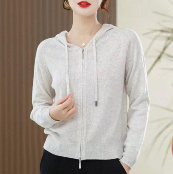 Kiana – Sweat à capuche en cachemire tricoté – Image 3