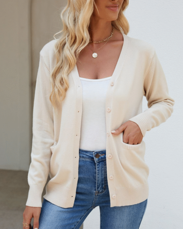 Bessie - Gilet boutonné à manches longues avec col en V et poches – Image 2