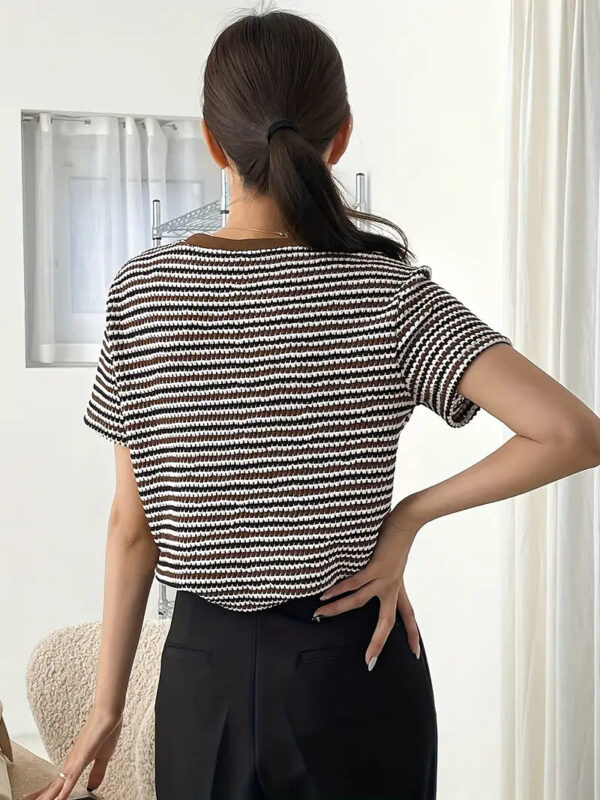 Margot - T-shirt col rond à motif rayé – Image 3