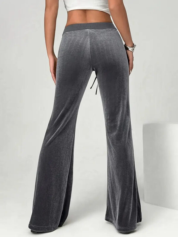 Gladys - Pantalon évasé en velours élégant – Image 5