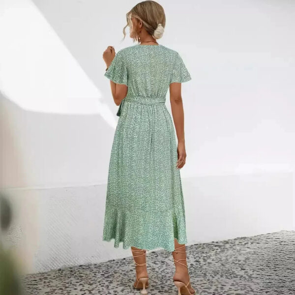 Lucille - Robe de type A-line avec motif floral et col en V – Image 4