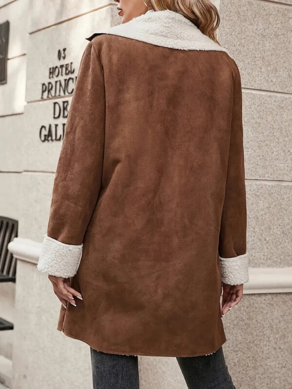 Corene - Manteau avec col à revers et patte de boutonnage sur le devant – Image 2