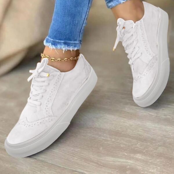 Des baskets d'hiver intemporelles et élégantes. – Image 3