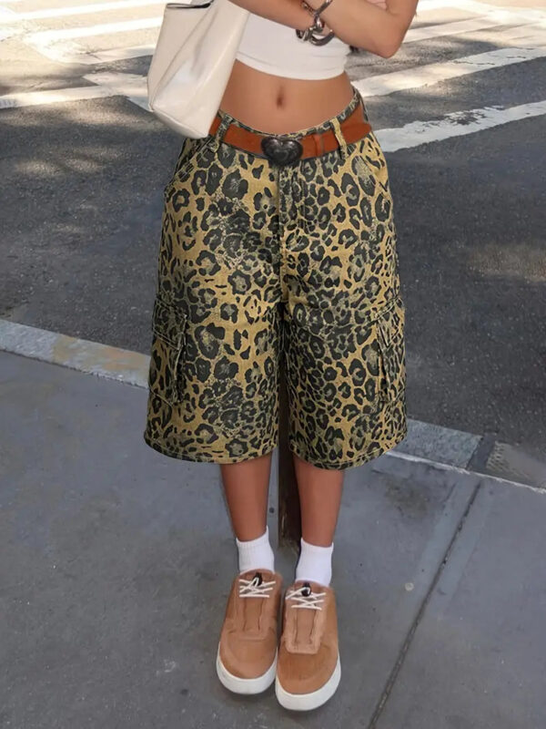 Norie - Short en jean imprimé léopard pour femme – Image 4