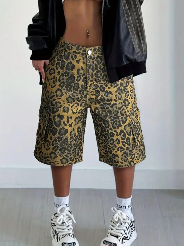 Norie - Short en jean imprimé léopard pour femme – Image 3
