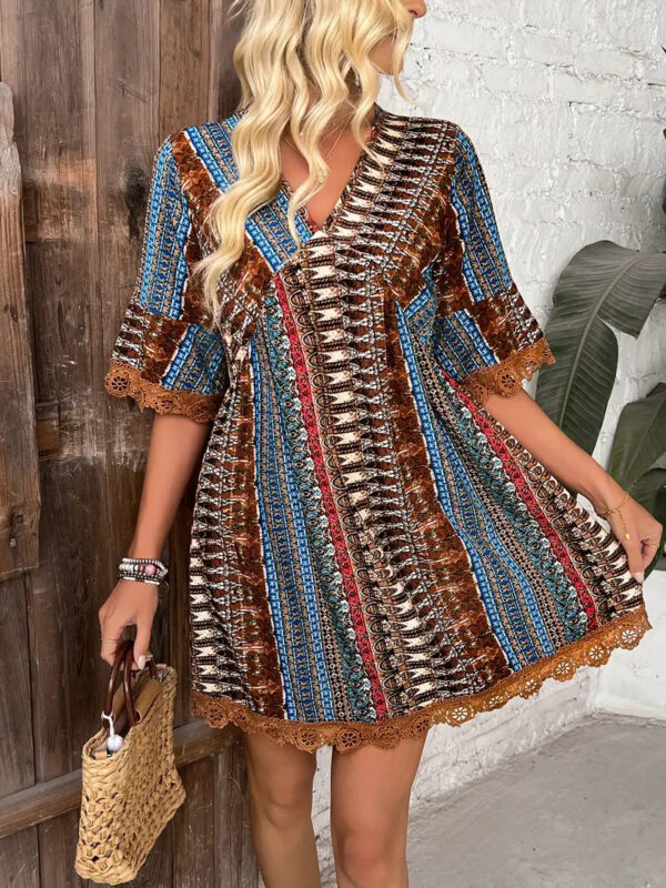 Erma - Robe élégante pour femme avec col en V et bordure en dentelle – Image 3