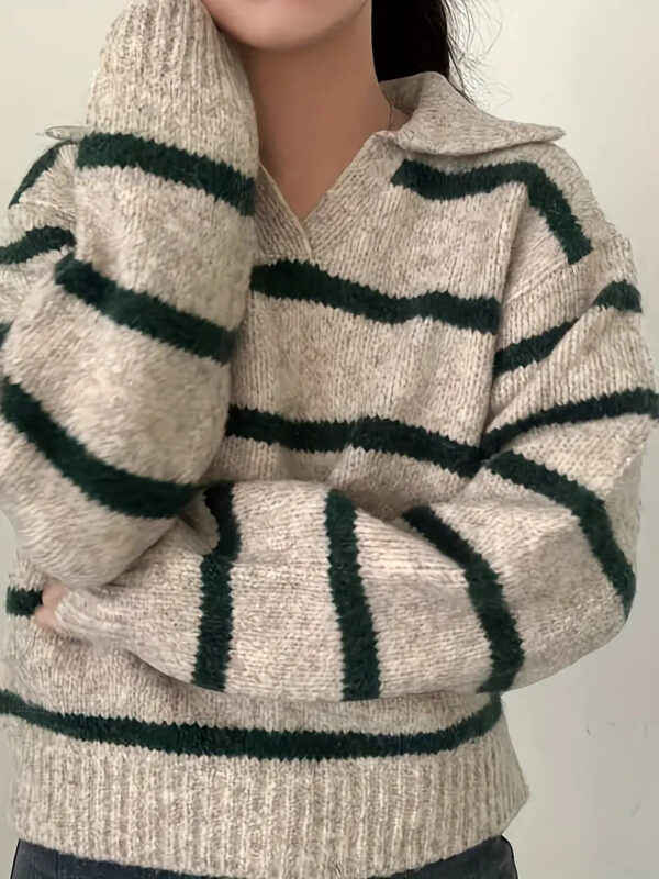 Vera - Pull rayé à col en V – Image 6