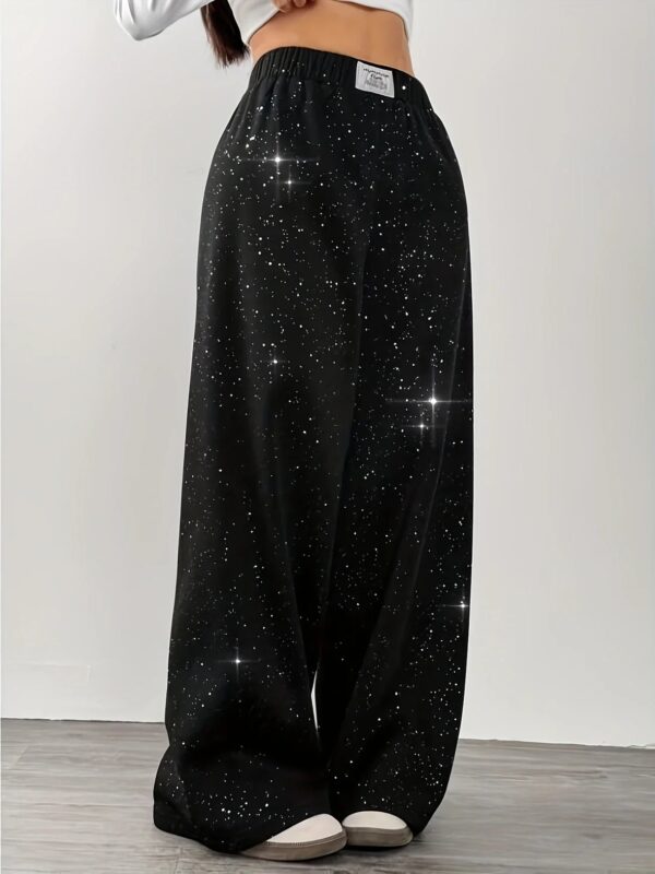 Belva - Pantalon à jambes larges avec imprimé étoiles et galaxies pour femmes – Image 4