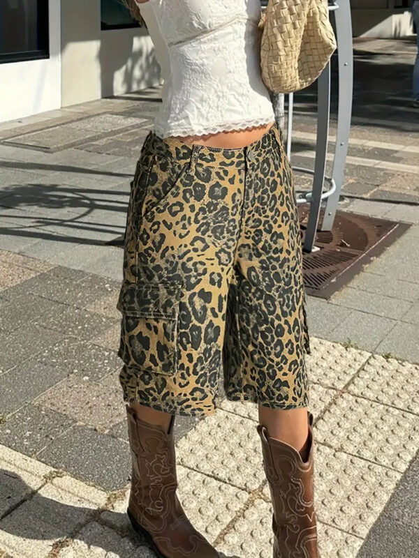 Norie - Short en jean imprimé léopard pour femme – Image 2