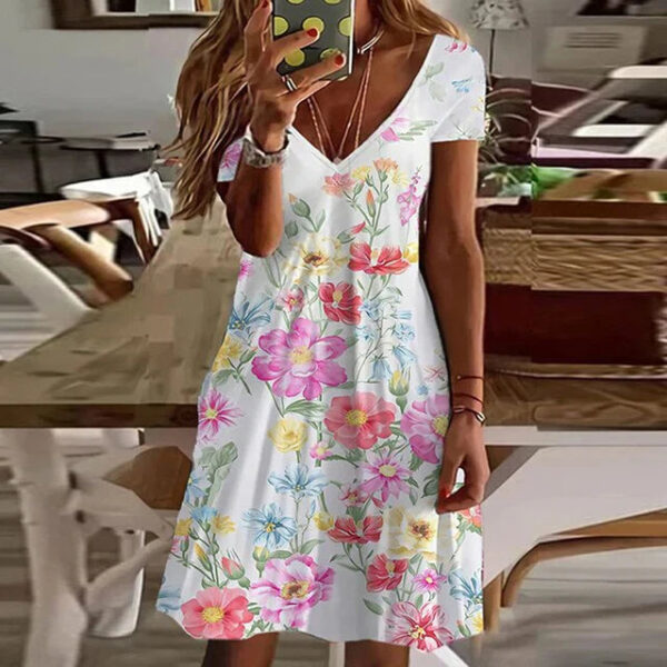 Meredith - Robe imprimée à manches courtes et col en V – Image 4