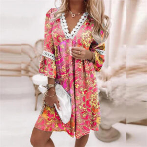 Quinn - Robe avec coutures en dentelle, col en V et manches mi-longues