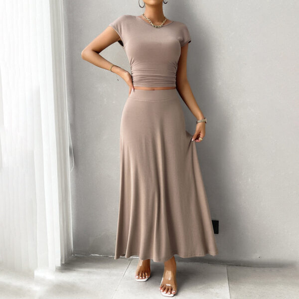 Chiara - Ensemble élégant avec crop top ajusté à taille froncée et jupe fluide – Image 4