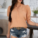 Katarina - Blouse élégante à col volanté et manches bouffantes texturées