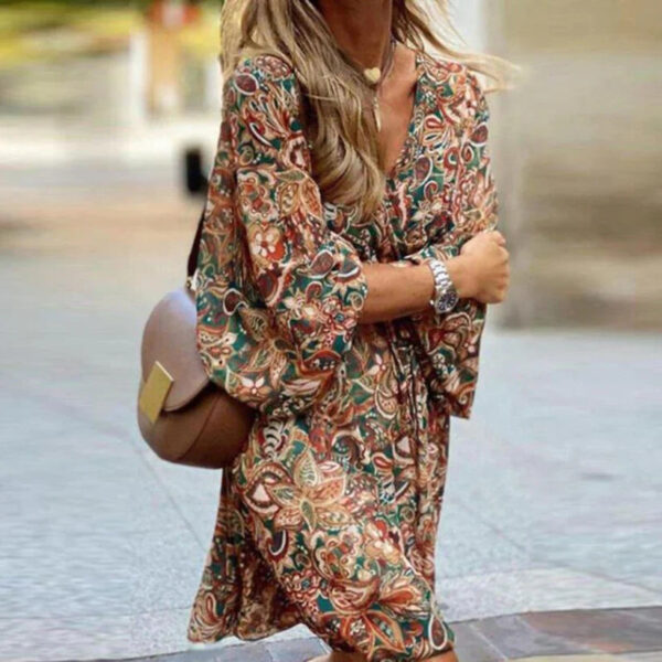 Lottie - Robe midi décontractée à col en V – Image 3