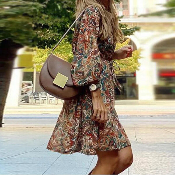 Lottie - Robe midi décontractée à col en V – Image 2