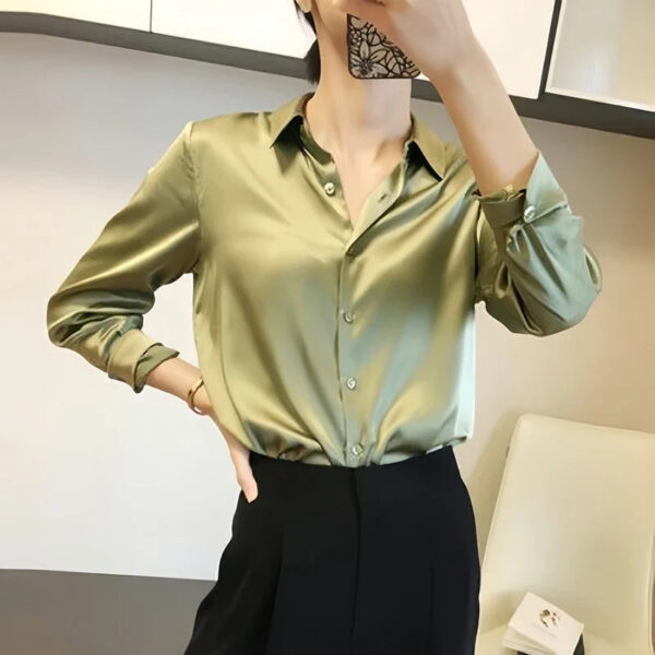 Scarlett - Chemise élégante à manches longues en satin – Image 2