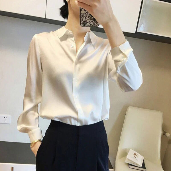 Scarlett - Chemise élégante à manches longues en satin – Image 3