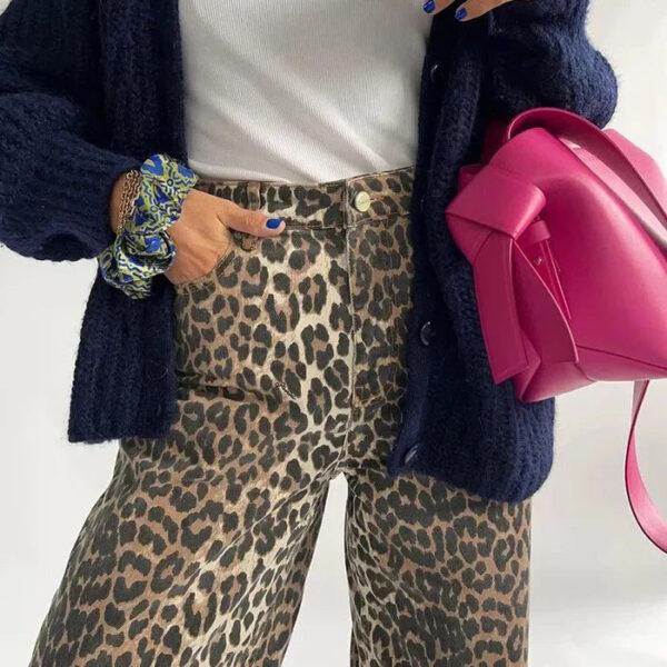 Wren - Jeans imprimés léopard pour femmes – Image 2