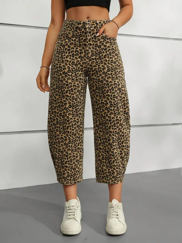 Vallie - Pantalon banane imprimé léopard pour femme – Image 2