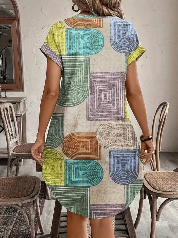 Norma - Robe imprimée à manches courtes et col en V – Image 7