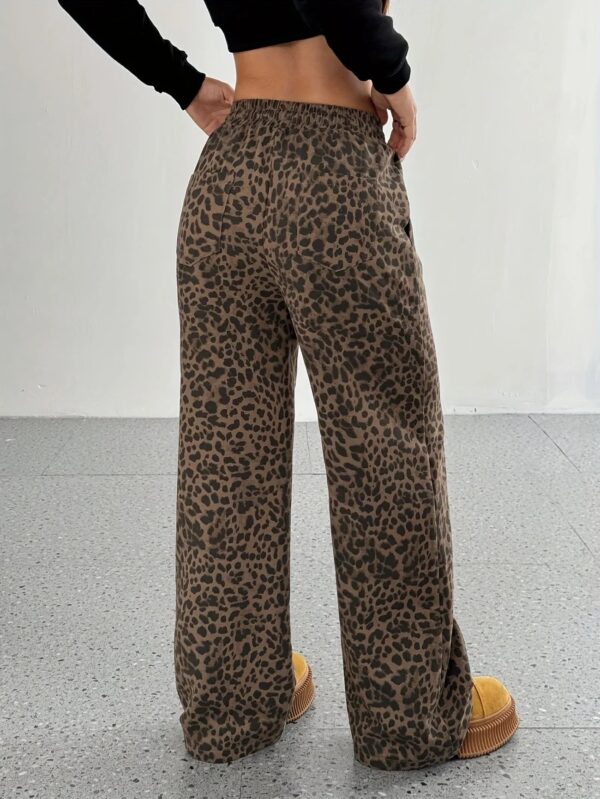 Rhoda - Pantalon de survêtement à cordon de serrage imprimé léopard pour femmes – Image 4