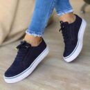 Des baskets d'hiver intemporelles et élégantes.