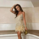 Rosalind - Robe à bretelles spaghetti, col en V, sequins et pompons